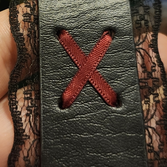 Hot Topic Black & Red Ribbon X Lacey PVC Faux Leather Choker - Picture 5 of 5